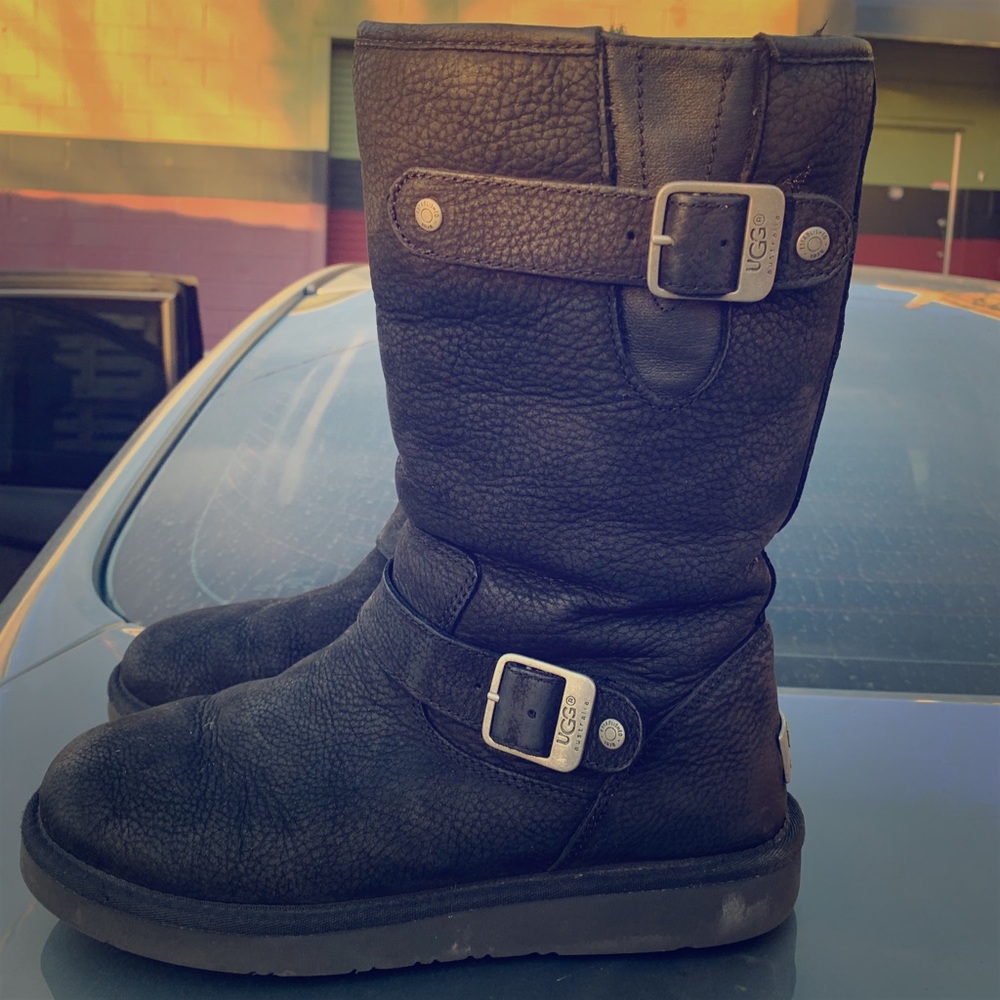 BLACK LEATHER UGG’S: Like New; Women’s size 8
